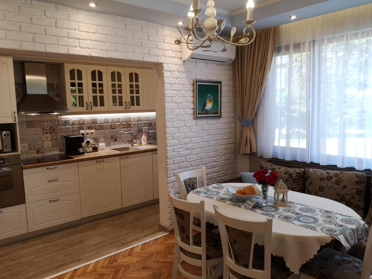 Central Varna Apartment - Lets4Holiday Ngoại thất bức ảnh