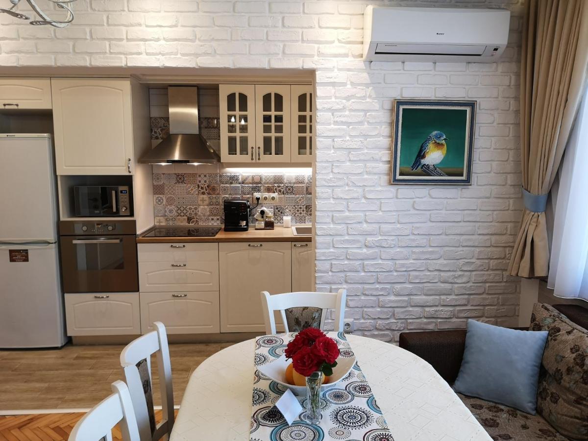 Central Varna Apartment - Lets4Holiday Ngoại thất bức ảnh