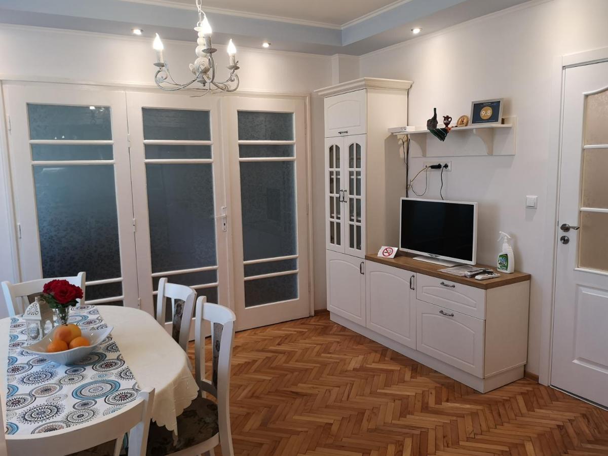Central Varna Apartment - Lets4Holiday Ngoại thất bức ảnh