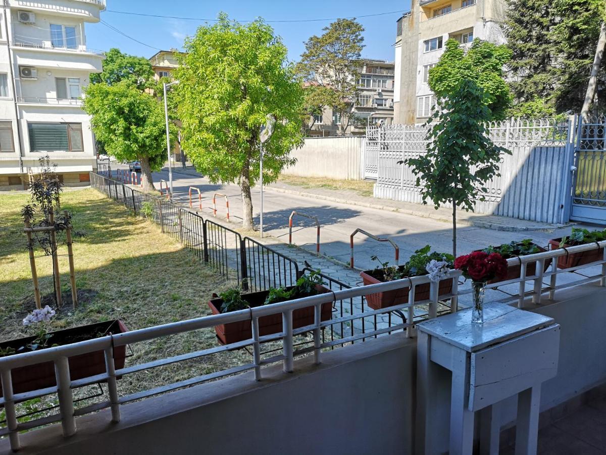 Central Varna Apartment - Lets4Holiday Ngoại thất bức ảnh
