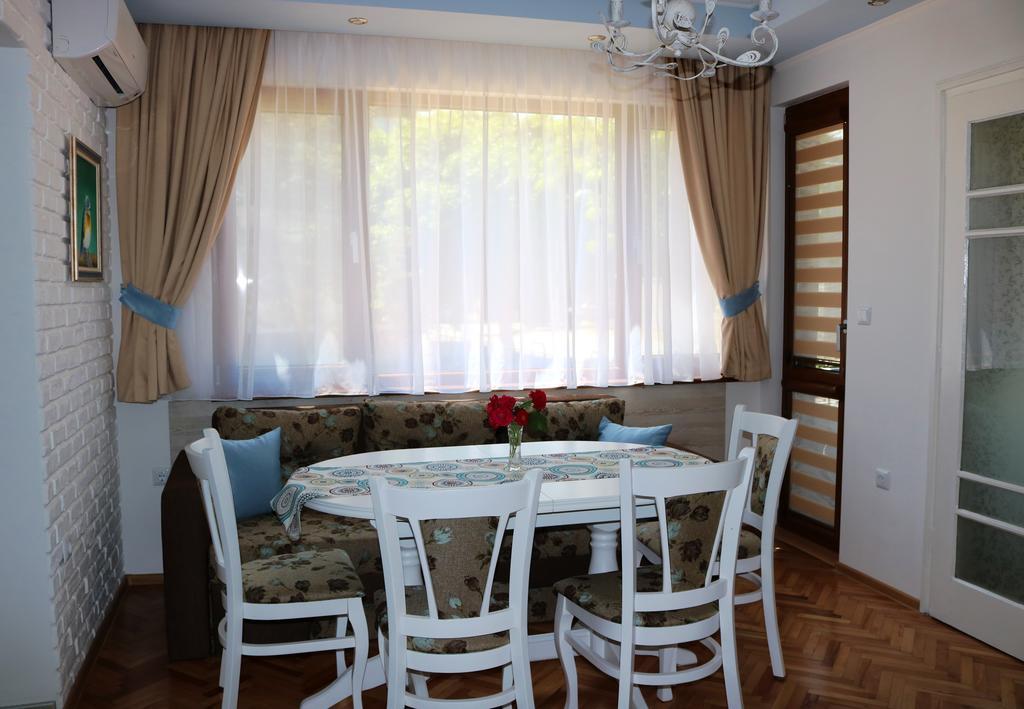 Central Varna Apartment - Lets4Holiday Ngoại thất bức ảnh