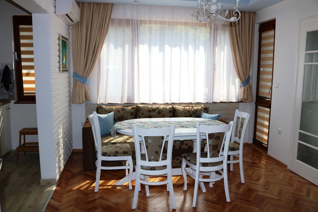 Central Varna Apartment - Lets4Holiday Ngoại thất bức ảnh