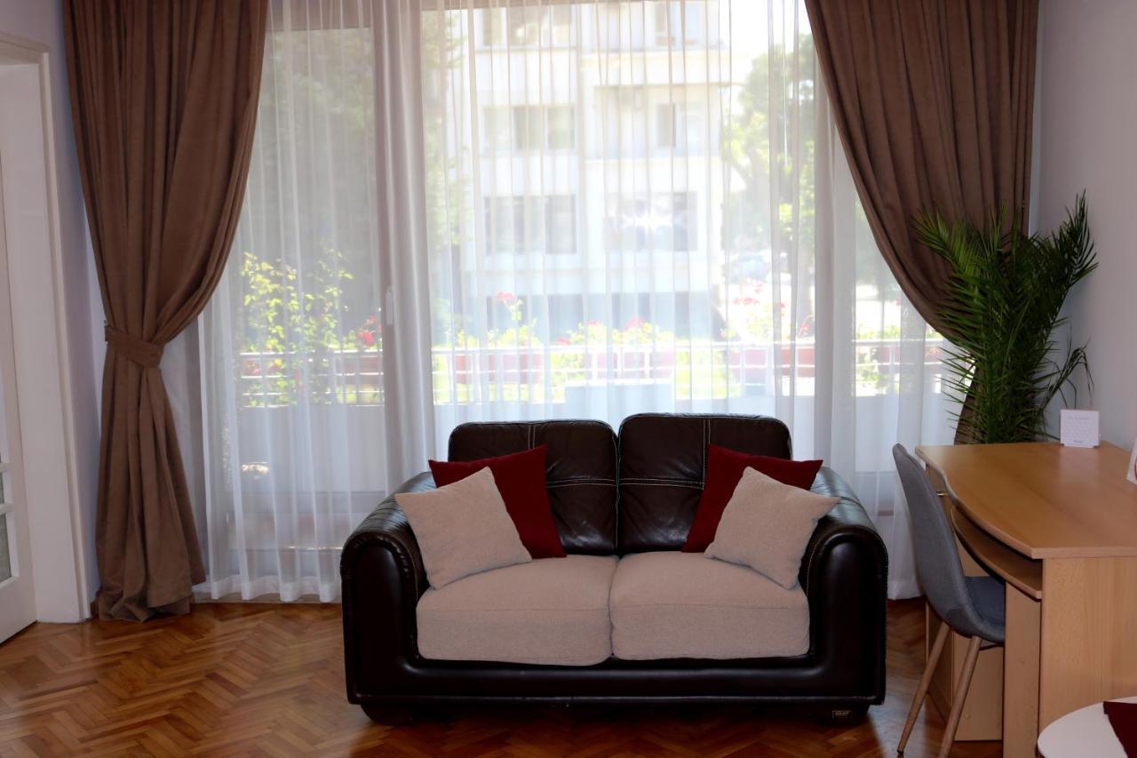 Central Varna Apartment - Lets4Holiday Ngoại thất bức ảnh