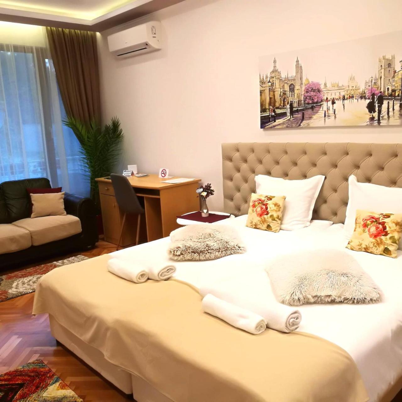Central Varna Apartment - Lets4Holiday Ngoại thất bức ảnh
