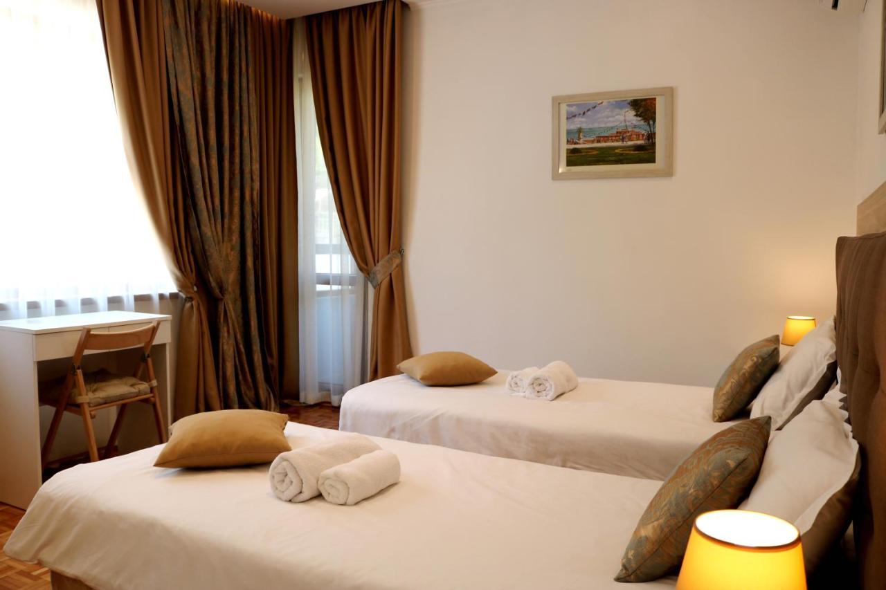 Central Varna Apartment - Lets4Holiday Ngoại thất bức ảnh