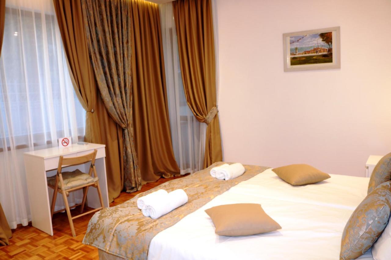 Central Varna Apartment - Lets4Holiday Ngoại thất bức ảnh