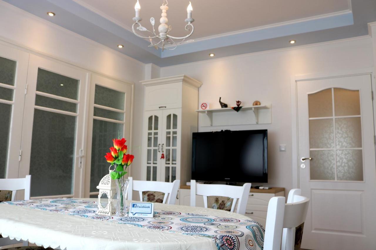 Central Varna Apartment - Lets4Holiday Ngoại thất bức ảnh