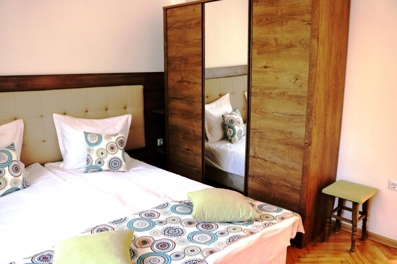 Central Varna Apartment - Lets4Holiday Ngoại thất bức ảnh